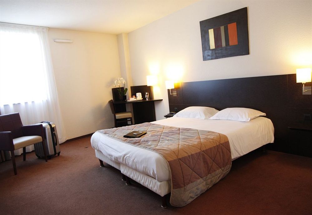 Brit Hotel Du Stade Rennes Ouest Екстер'єр фото